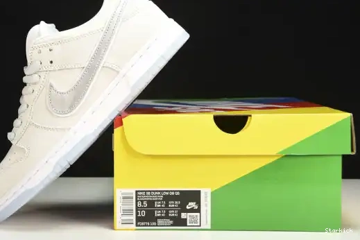 Low Family) and (Friends  Dunk FD8776-100 Nike White  Lobster SB 0704